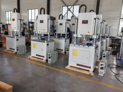 Double Column Electronic Universal Testing Machine Image 1