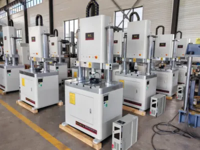 Double Column Electronic Universal Testing Machine Image 2